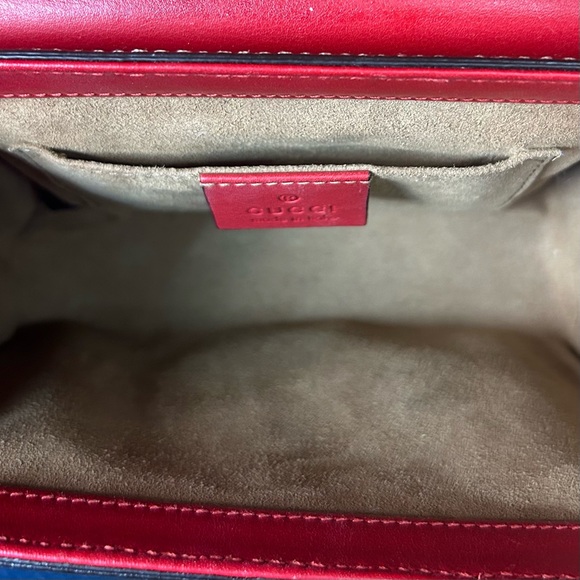 GUCCI GG Supreme with Padlock & Chain Strap Shoulder Bag - Picture 12 of 16